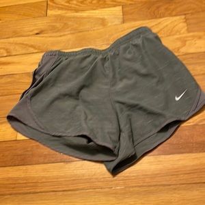 Nike shorts girls size medium
